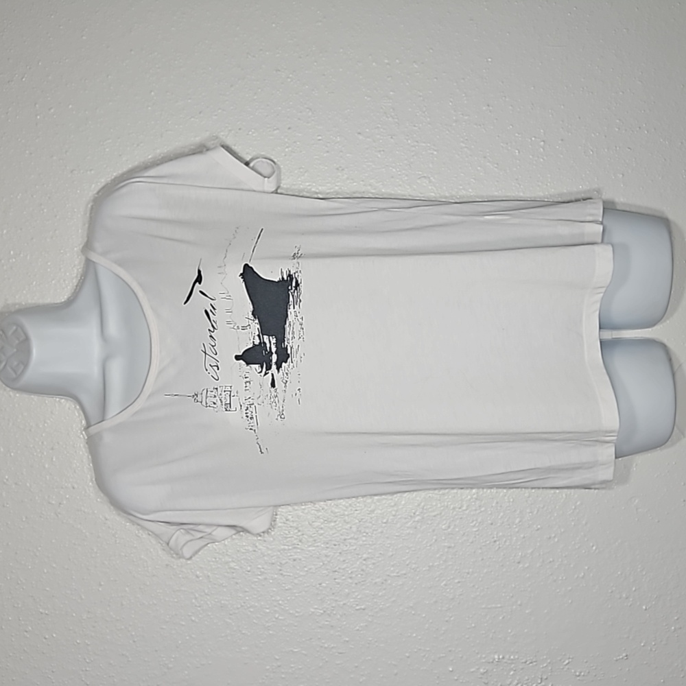 Mavi black on white istanbul man in a boat women's top L